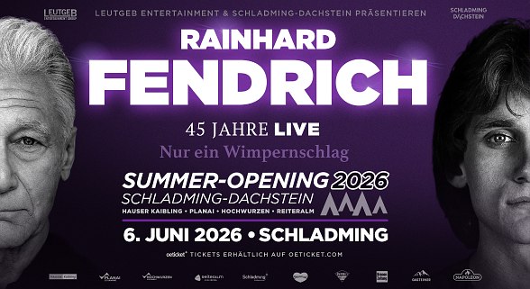 Schladming Dachstein schneebedeckt mit grünen Wiesen