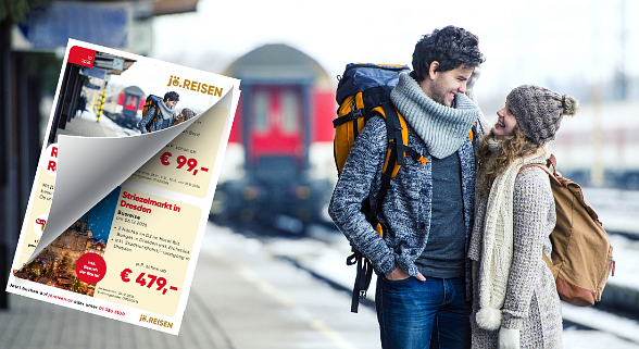 Mann und Frau in Winterkleidung mit Rucksäcken stehen am Bahnhof und sehen sich in die Augen. Links daneben ist das Flugblatt abgebildet